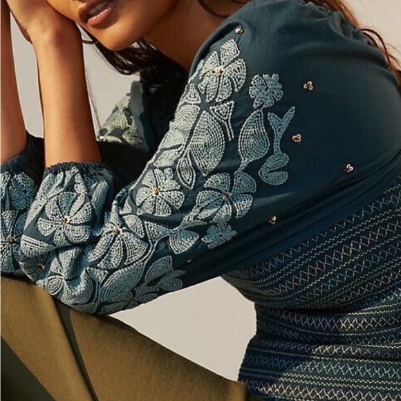 Anthropologie Boho Teal Embroidered Smocked Blouse with Puff Sleeves size Medium - Picture 3 of 10